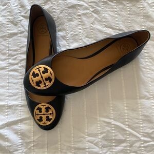 Tory Burch Black flats with Gold Emblem size 10 women